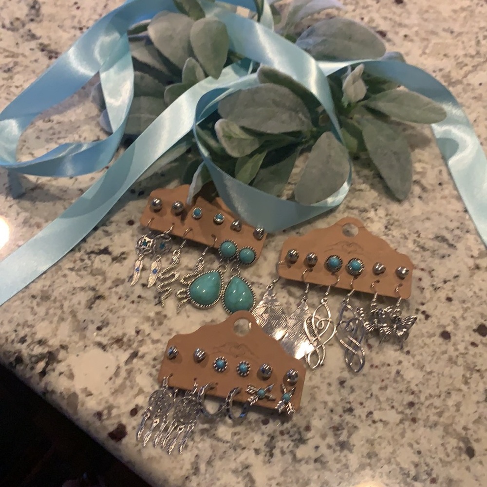 Adorable earring cluster for everyday chic !   NWT 5$ ea.  or 12$ for all .